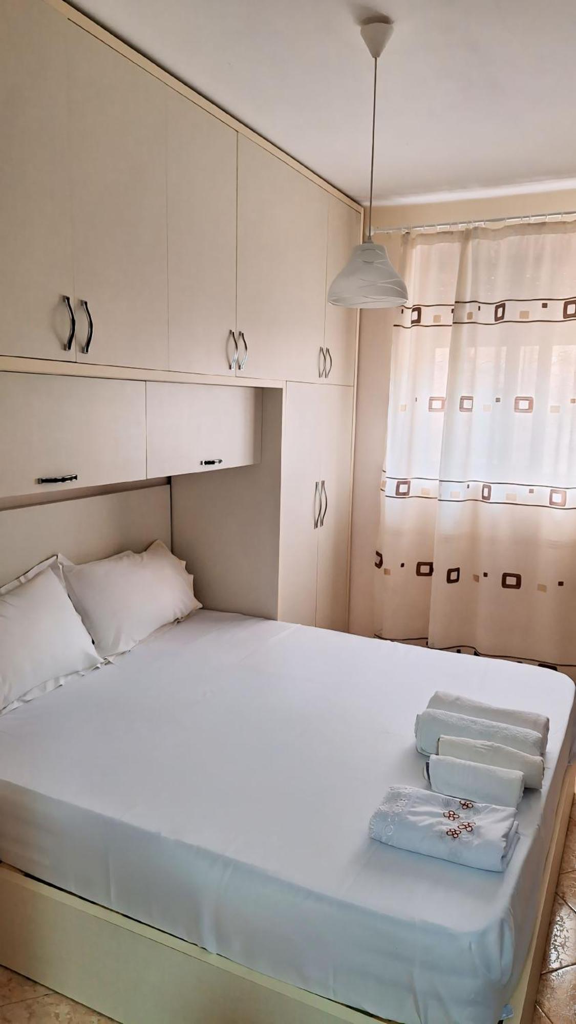 Promenade Apartment In City Centre Berat Exterior foto